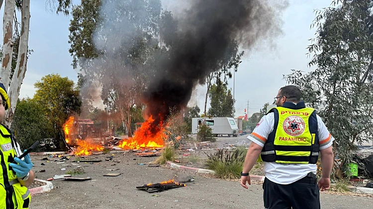 שיגורים מאיראן: כמה זירות נפילת רסיסים במרכז, אין נפגעים
