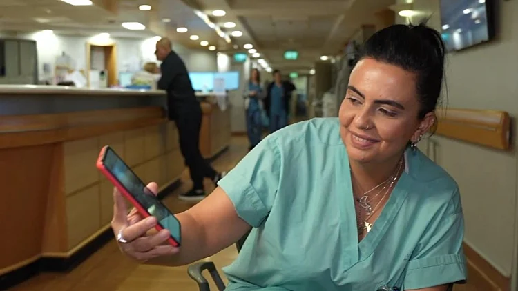 "חירות": המיילדת שנמלטה מאיראן - ומקבלת את ילדי הבייבי בום