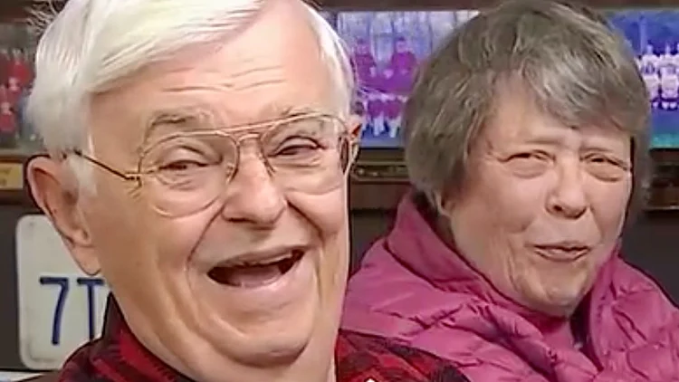 הסרטון ששבר לבבות: השליח בן ה-78 שתועד במצלמה הנסתרת ושבר את הרשת