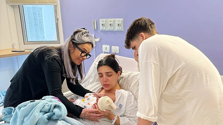 "נושכת שפתיים": ליאור קוקה חושפת את המורכבות שאחרי הלידה