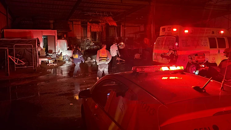 עובד זר נהרג מרסיס בשרון; הרוגים פלסטינים מנפילה ליד חברון