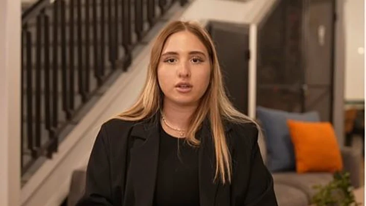 חשפה סרטון בו לטענתה הוטרדה - וחטפה מכתב השתקה