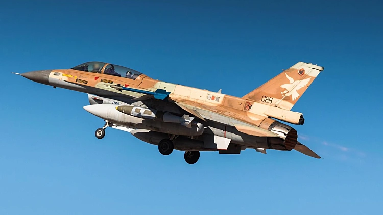 מטוס קרב של חיל האוויר בדרך לתקיפה באיראן