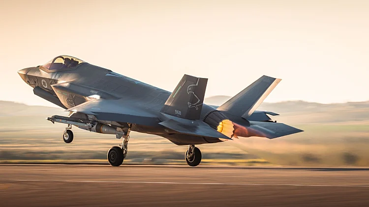 מטוס קרב של חיל האוויר בדרך לתקיפה באיראן