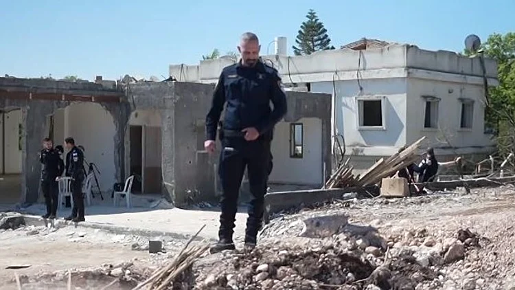 זרזיר מהעיניים שלהם: הכוחות שפעלו בזירת ההרס בעלטה מוחלטת