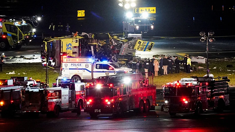 תאונה בשדה תעופה לה-גווארדיה בניו יורק