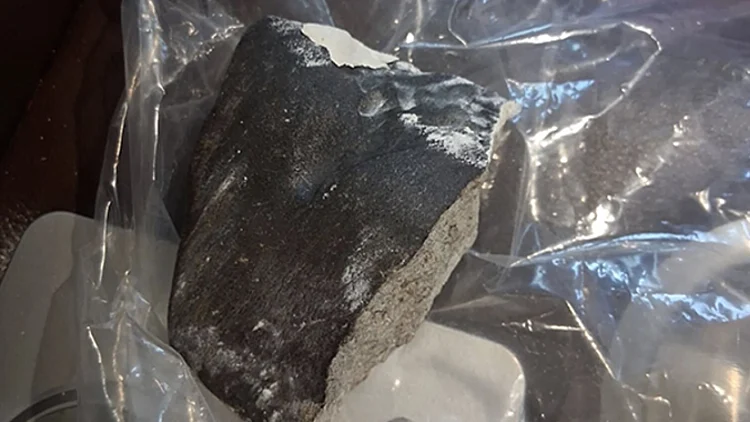 אישה טוענת שמטאור פגע בביתה - הרשויות מתקשות לשלול