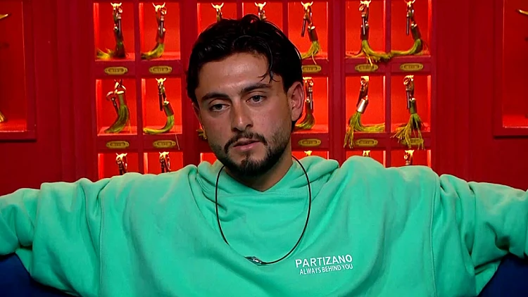 רגע לפני ההדחה, אחות של בן באה לדבר על הכול 