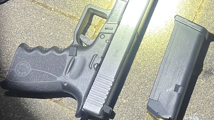 אקדח שנתפס אצל החשודים