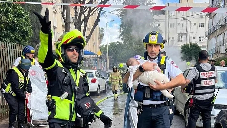 שיגורים מאיראן ומלבנון: פצוע בינוני בצפון, 8 פצועים קל במרכז
