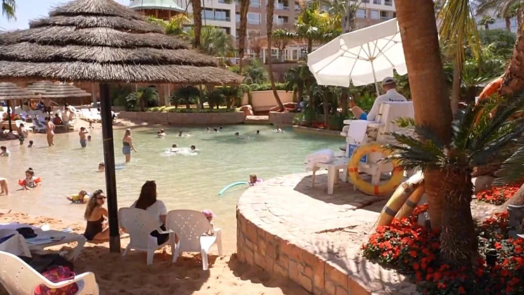 היי דרומה: הישראלים שמחפשים שקט מהאזעקות בעיר המקלט באילת