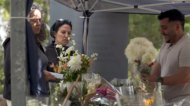 הפרחים לצה"ל: דוכני המכירה של פצועי המלחמה