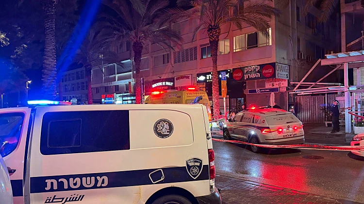 חשד לרצח בהרצליה: גבר כבן 30 נורה למוות, נער נפצע בינוני