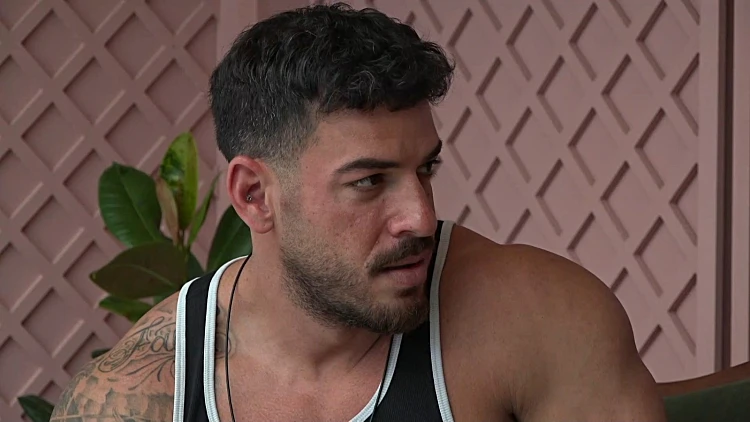 טיימליין "האח הגדול", היום ה-25: עומר מבקש משלי להתרחק