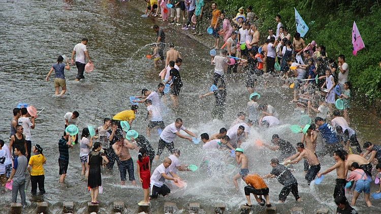 פסטיבל המים ראש השנה התאילנדי