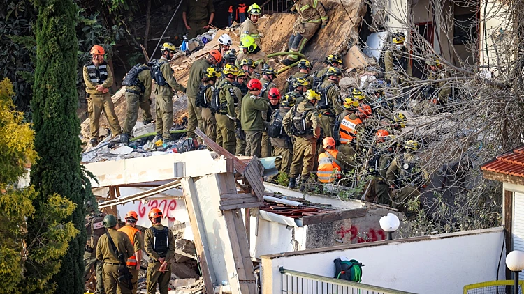 אחרי לילה של חיפושים: שני לכודים אותרו ללא רוח חיים בחיפה