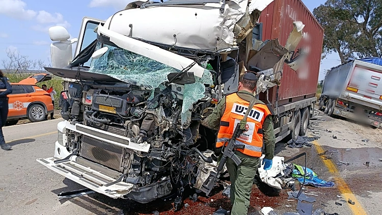 זירת התאונה בכביש 232 בעוטף עזה