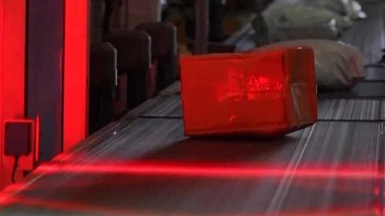 איפה החבילה? תיעוד מנתב"ג, בעקבות המשלוחים האבודים מחו"ל