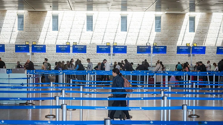 נוסעים בטיסות יוצאות מנתב"ג