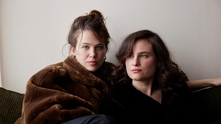 הכירו את האחיות המוזיקאיות שמנסות למצוא משמעות דווקא כעת