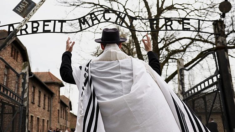 תחת אבטחה כבדה: מצעד החיים בפולין יצא לדרך