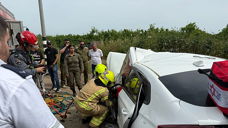 בת 60 נהרגה בתאונה בין רכב פרטי למשאית בצפון, ליד משמר הירדן
