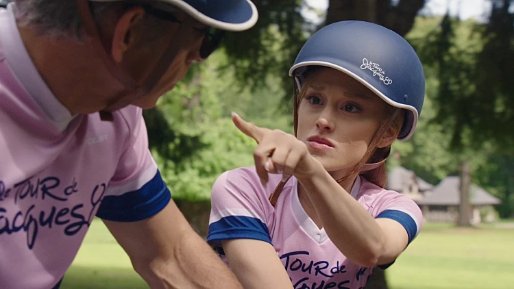 למה אריאנה גרנדה הסתבכה עם אחד הכוכבים הגדולים בהוליווד?