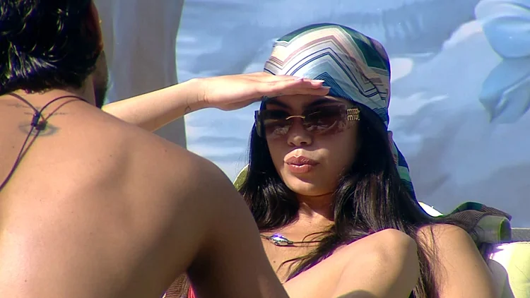 חברים של פטל: "היא מגיעה בשביל תשומת לב"