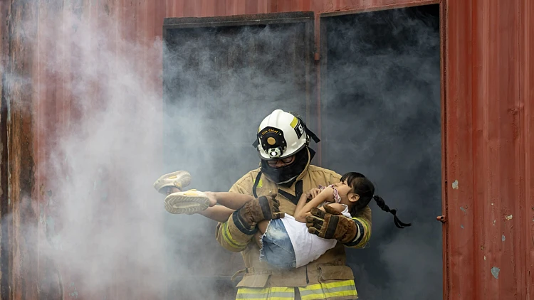 בלב השריפה: הנוסעים היו תקועים 24 שעות ברכבת