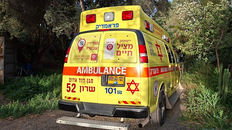 אמבולנס מד"א בחוף הכרמל