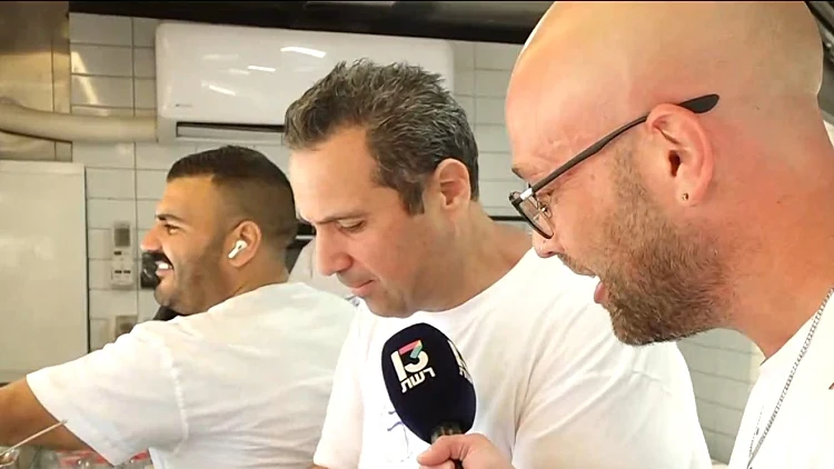 ולנו יש פלאפל: מפנקים את חיילי מפקדת פיקוד מרכז עם המאכל הלאומי