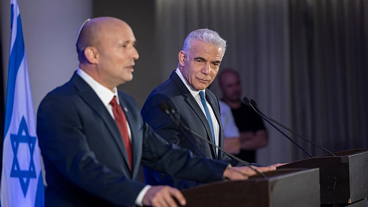בכיר בקמפיין של בנט: "יש לנו שני פיגועים - לפיד וליאור חורב"