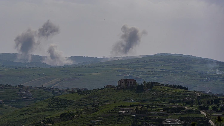 ענני עשן בדרום לבנון בעקבות תקיפות צה"ל