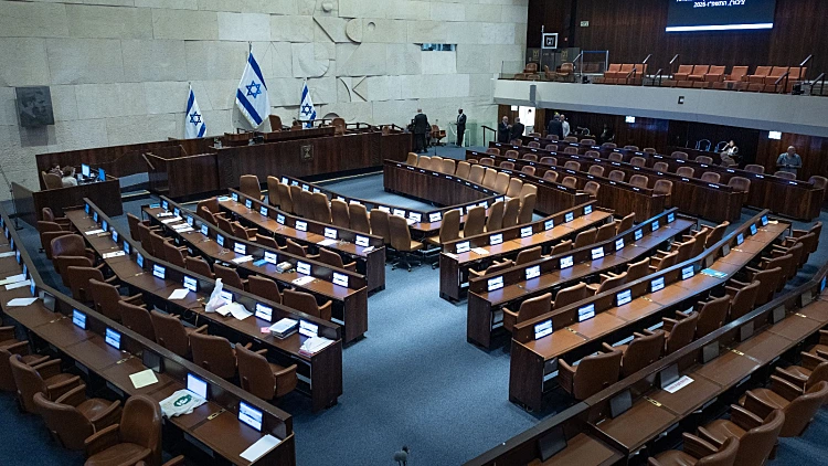 מחר: הכנסת תצביע על פיזורה, נתניהו עוד מנסה לשכנע את החרדים