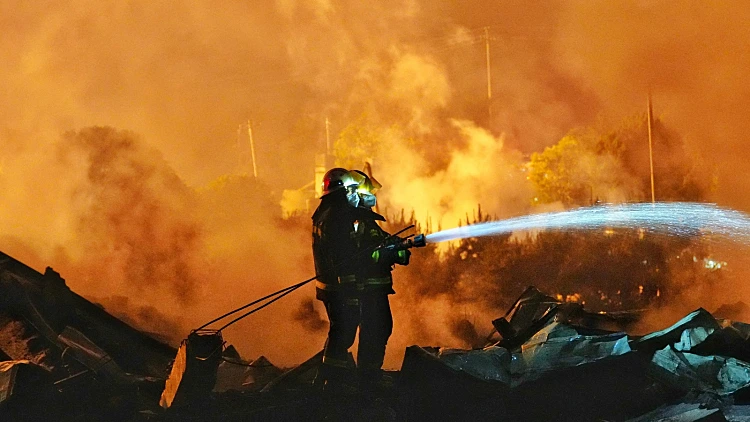 אסון בסין: 26 נהרגו ויותר מ-60 נפצעו בפיצוץ במפעל זיקוקים