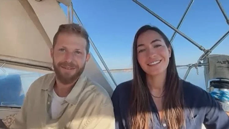 "פרק חדש במסע שלנו": הזוג שעזב הכול כדי להקיף את העולם בסירה