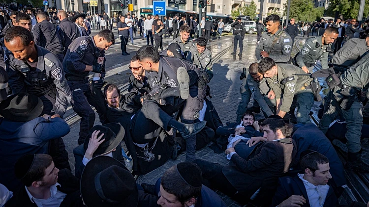 חרדים קיצונים חסמו את תוואי הרכבת הקלה ברחוב יפו בירושלים