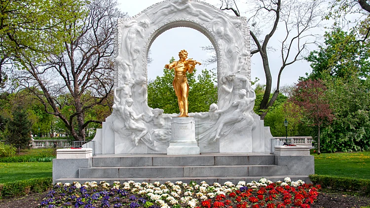 Vienna,,austria, ,04.23.2011:,golden,statue,of,johann,strauss,ii