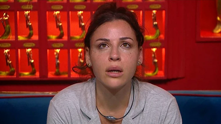 משום מה, ענבל החליטה שמה שמותר לה - אסור למשה