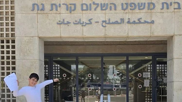 יחי האזרח הקטן: הכירו את בן ה-8 שניצח את רמי לוי בבית המשפט