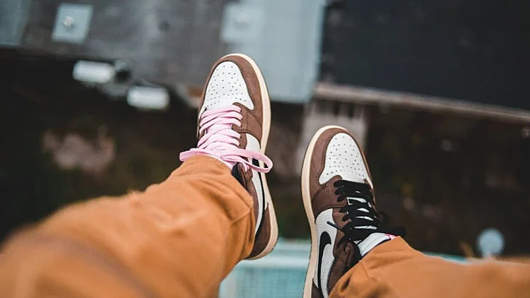 online sneaker store