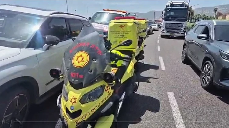 הקטל בדרכים: רוכב אופנוע כבן 20 נהרג בתאונה בחיפה