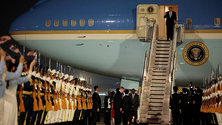 איראן במוקד: אחרי 9 שנים - טראמפ נחת בסין לביקור היסטורי