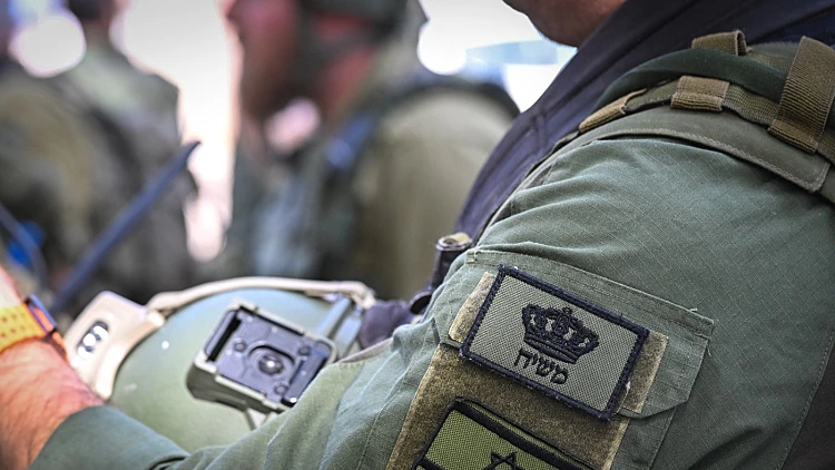 לוחם עם פאץ' משיח. ארכיון