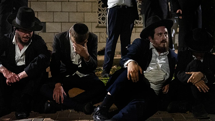 המשטרה: מפגינים חרדים ניסו לפרוץ לתחנת לב הבירה בירושלים - ונהדפו