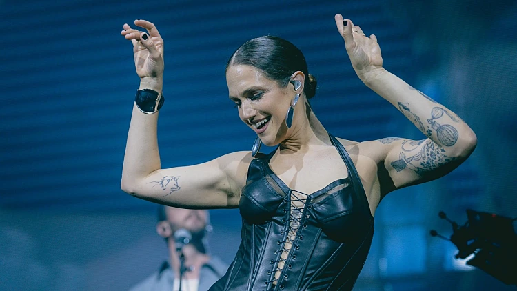 המופע שהוכיח שלמארינה מקסימיליאן יש כוח בימתי נדיר