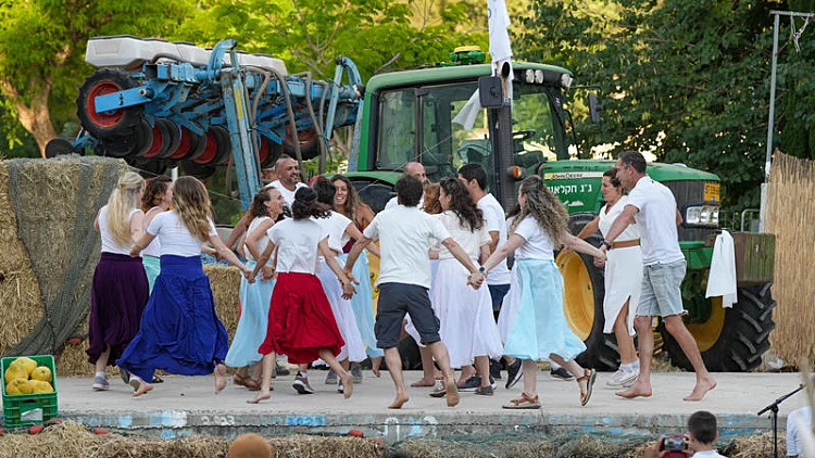 "יש לנו מה לחגוג": מציינים את שבועות בצפון - בצל המלחמה