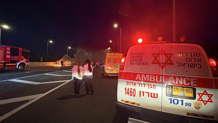ראשוני: רכב התפוצץ בכביש 4 סמוך לאור עקיבא, גבר כבן 30 נמצא מחוסר הכרה