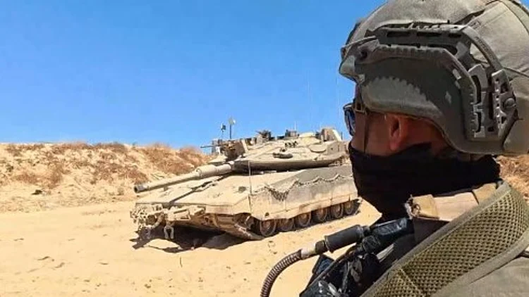 "מתח מטורף": תיעוד מעזה עם הלוחמים שפועלים בקו הצהוב