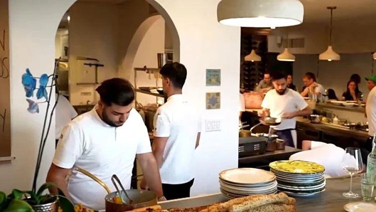 "כשרות? לא מגבלה": רז שבתאי עשה היסטוריה - וזכה במישלן